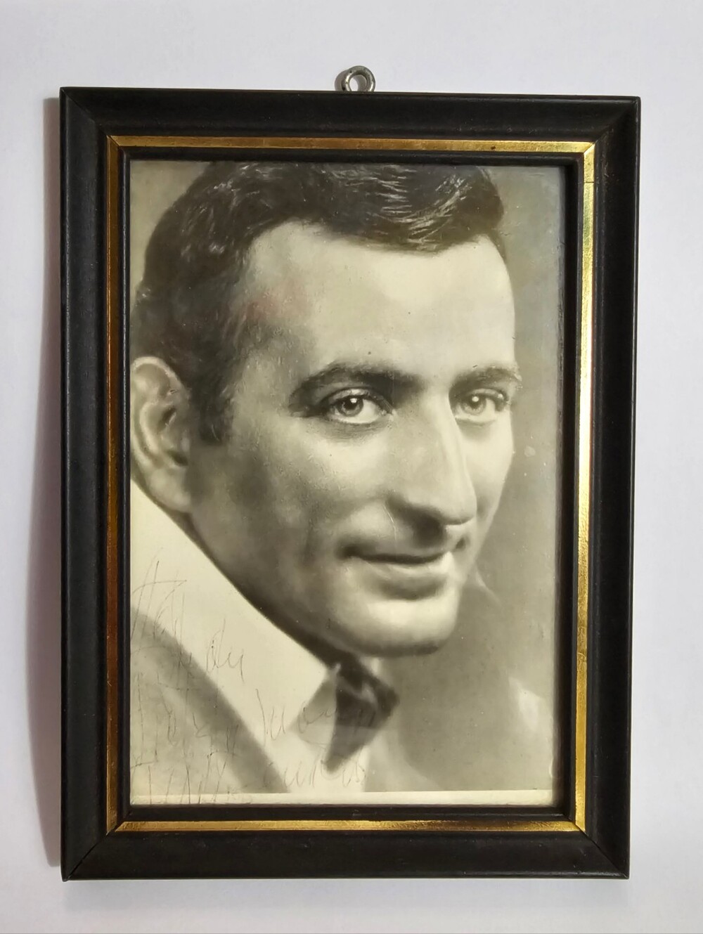 Tony Bennett Signed Vtg Framed Photograph Pop Jazz Singer Autograph Legend Photo